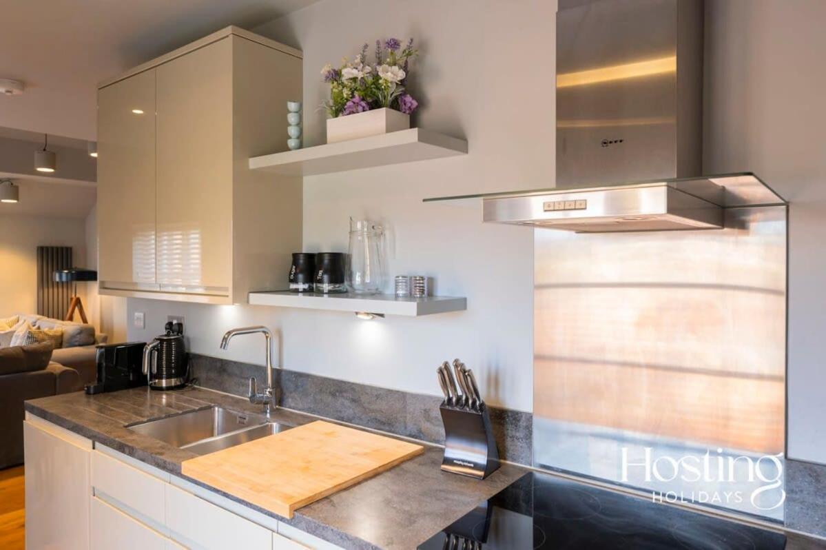 Stylish Luxury Apartment In The Centre Of Henley Екстер'єр фото